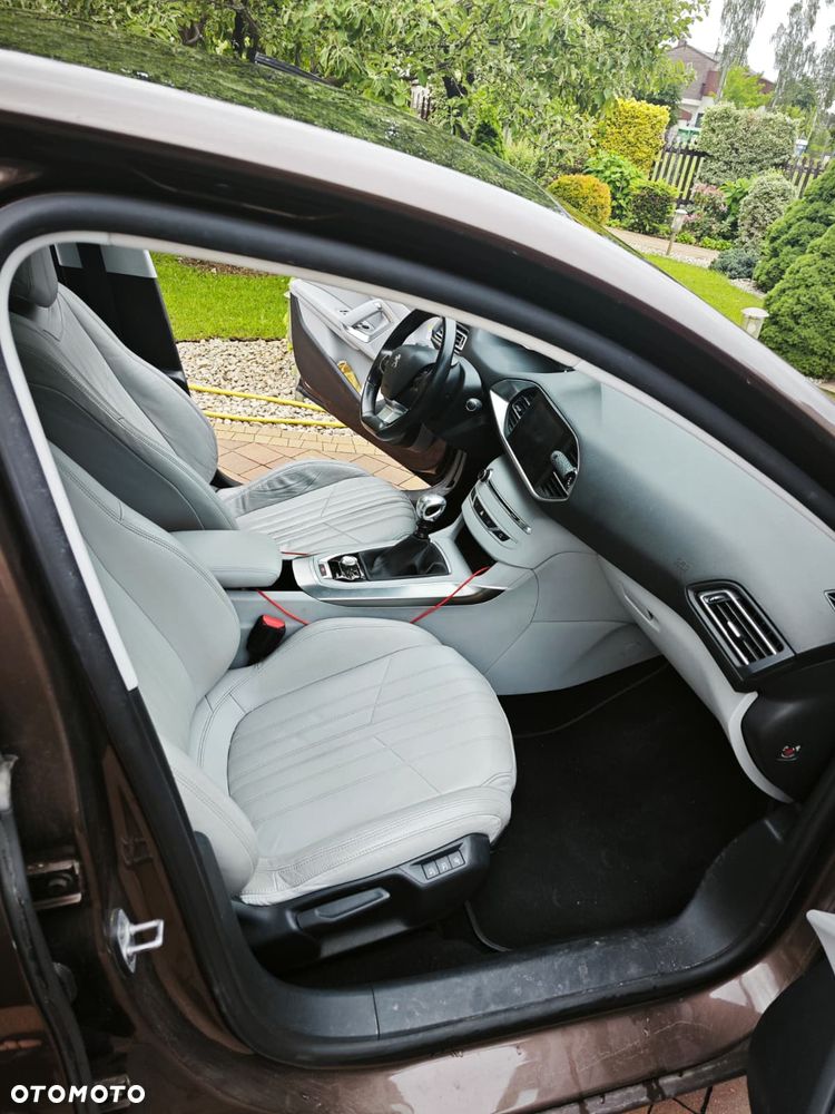 Peugeot 308 1.6 e-HDi Allure S&S - 9