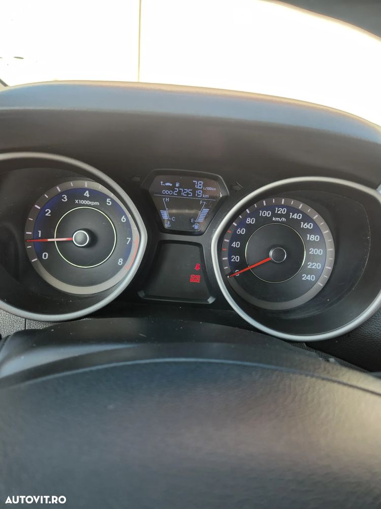 Hyundai Elantra 1.6 MPi - 8