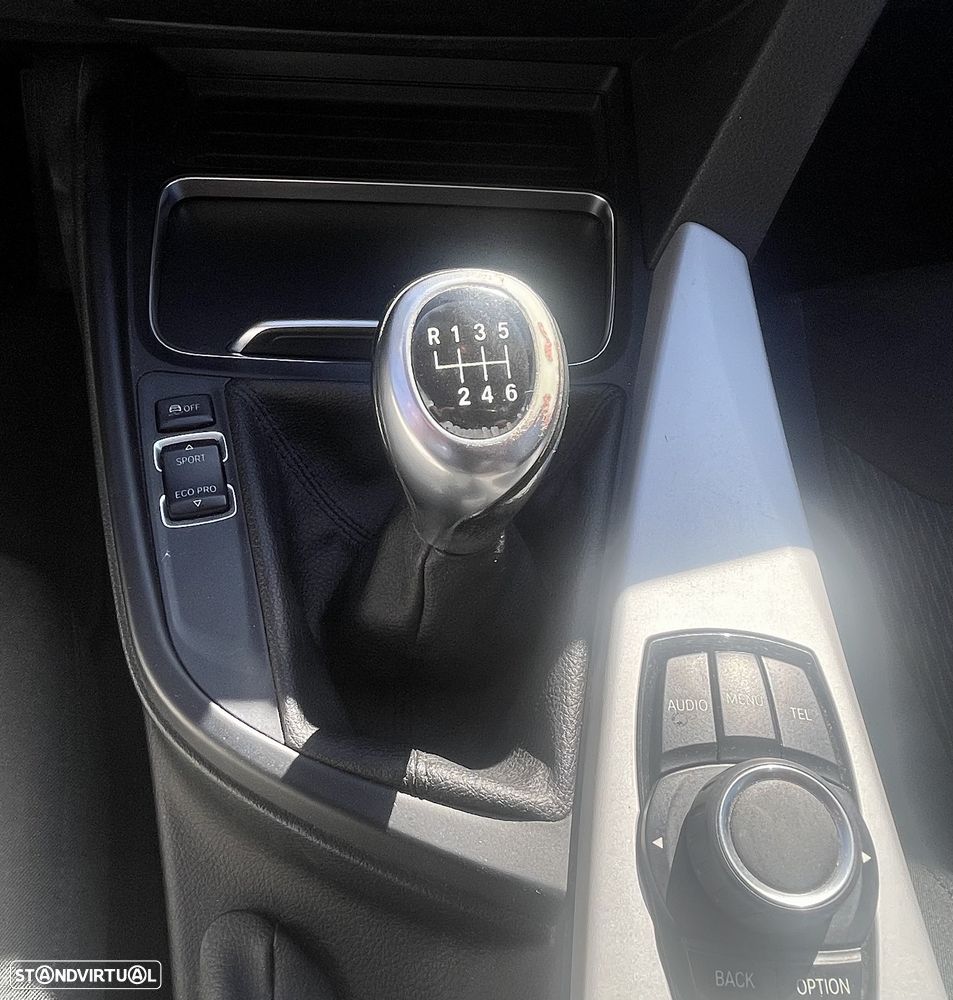 BMW 318 d Touring xDrive Advantage - 9