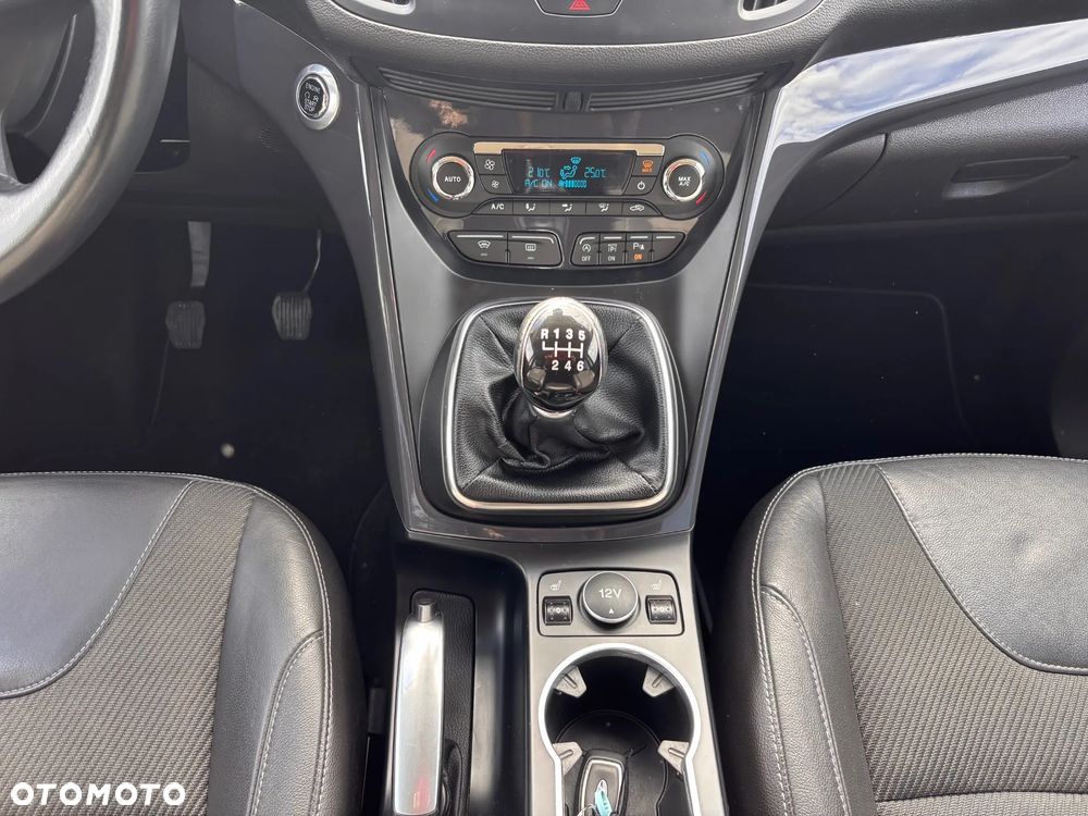 Ford Kuga 1.6 EcoBoost 2x4 Titanium - 26