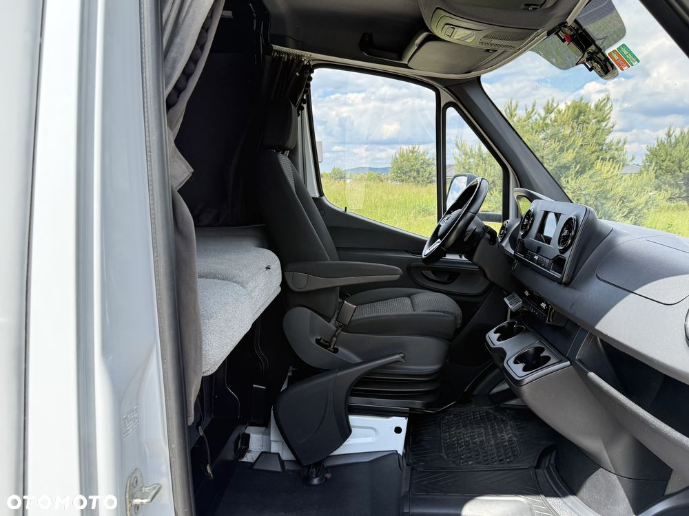 Mercedes-Benz Sprinter - 14