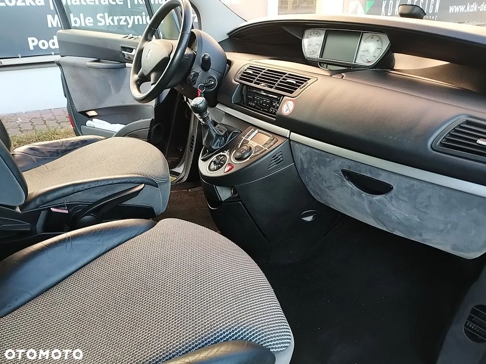 Peugeot 807 HDi 135 Family - 7