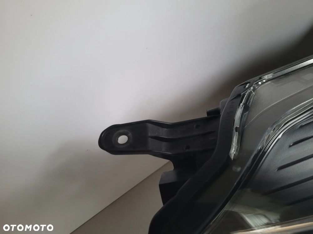 Toyota Yaris III lift lampa przód prawa soczewka - 4