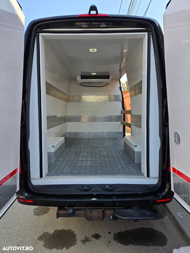 Mercedes-Benz Sprinter - 4