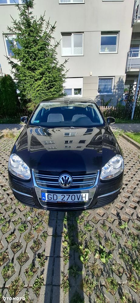 Volkswagen Jetta 1.6 FSI Comfortline - 1