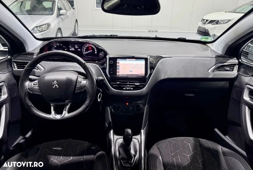 Peugeot 2008 PureTech 82 Allure - 6