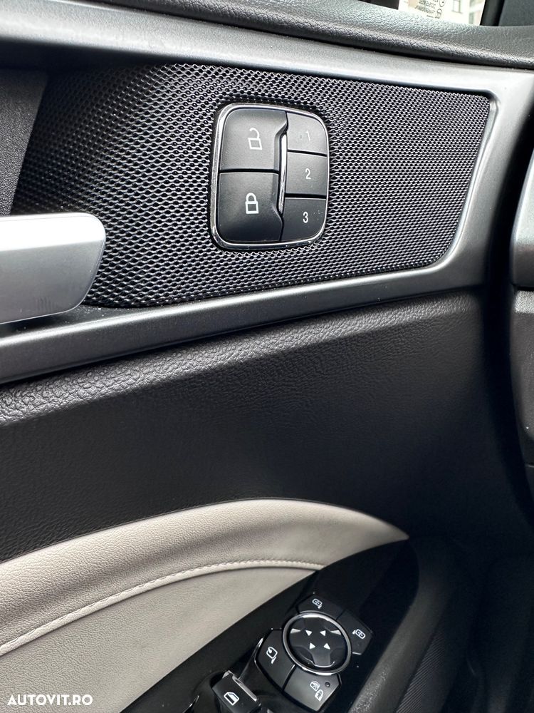 Ford Mondeo 2.0 HEV Titanium - 15