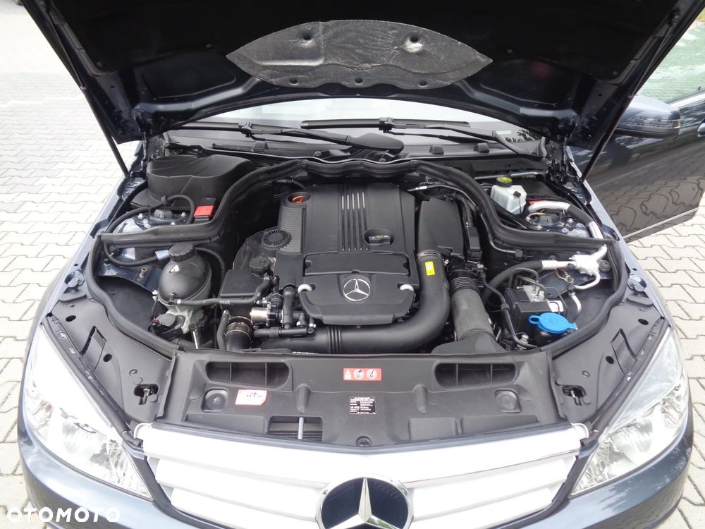 Mercedes-Benz Klasa C 180 CGI BlueEff Avantgarde - 8