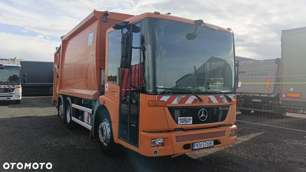 Mercedes-Benz ECONIC 2633 - 2