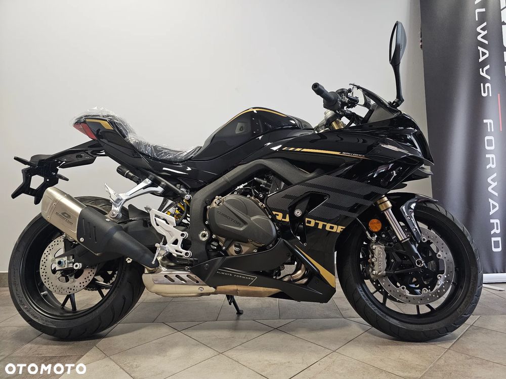 QJMOTOR SRK 800RR - 9