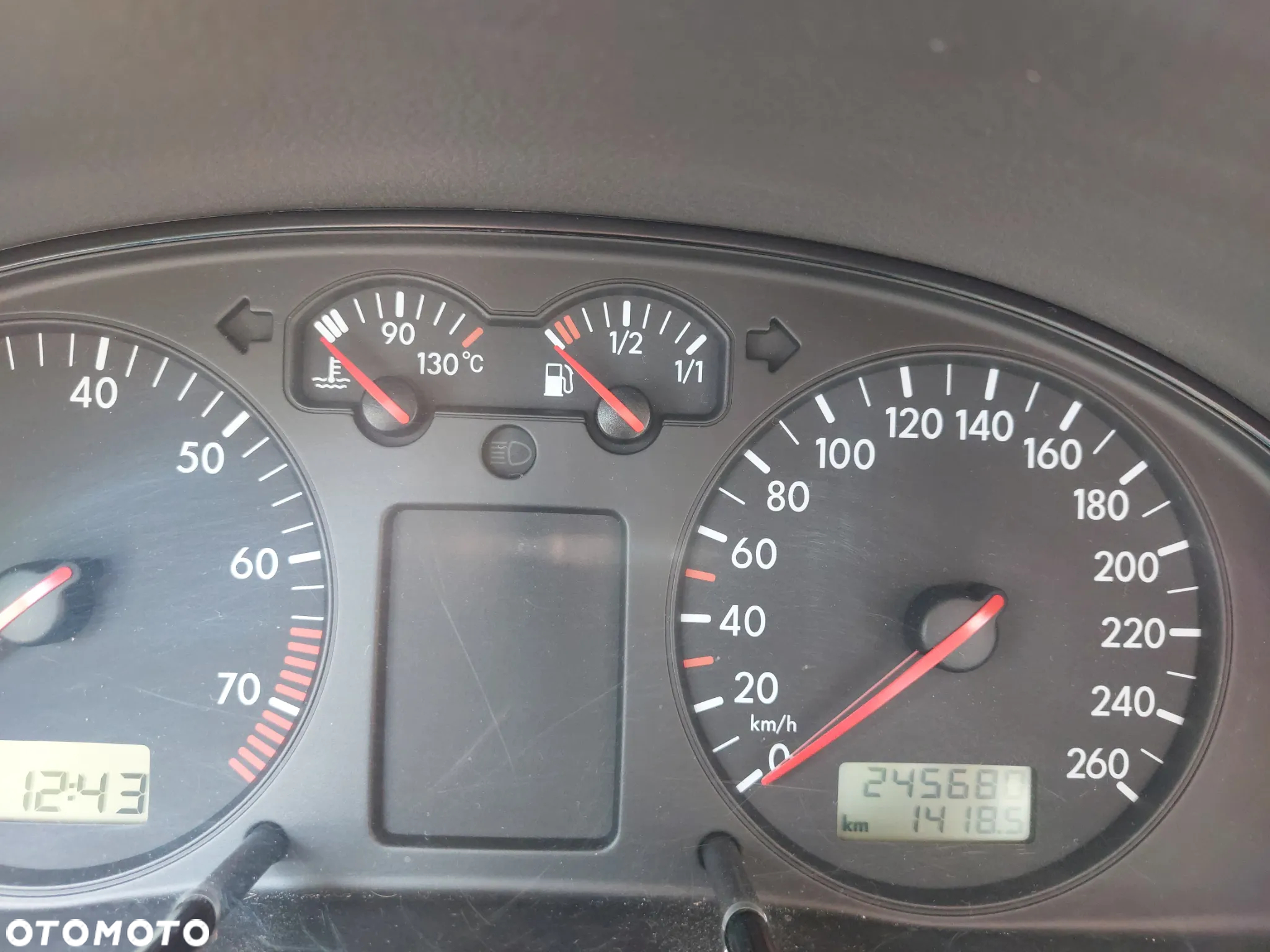 Volkswagen Passat - 12