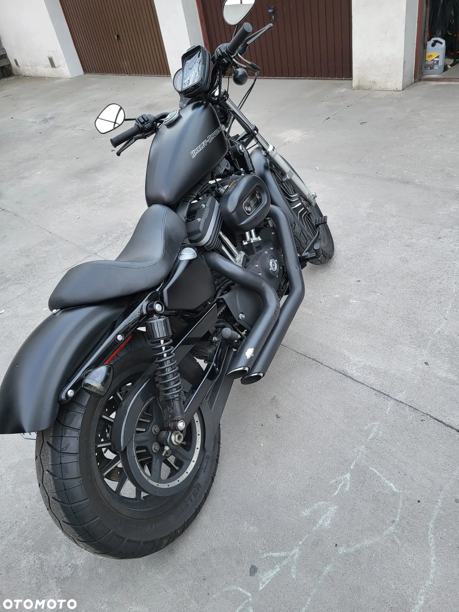 Harley-Davidson Sportster Custom 883C - 2