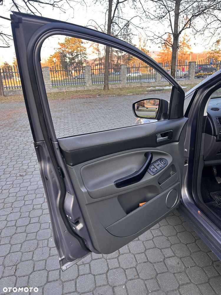 Ford Kuga 2.0 TDCi 4x4 Titanium - 32