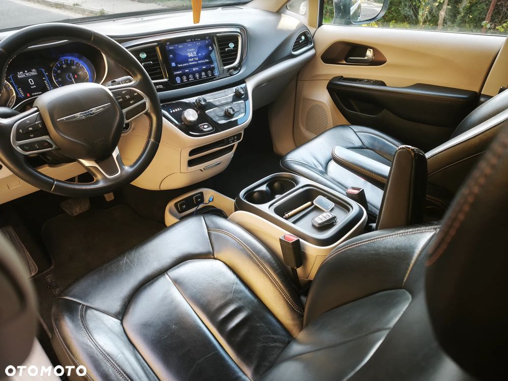 Chrysler Pacifica - 17
