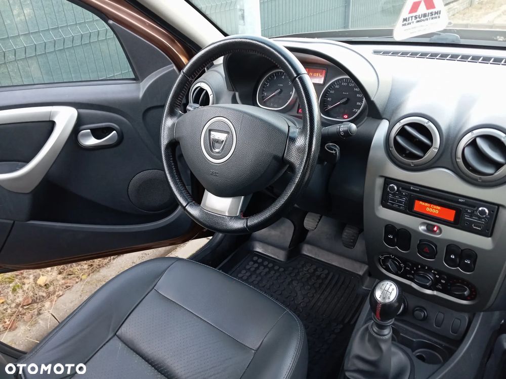 Dacia Duster 1.6 Laureate 4x4 - 34