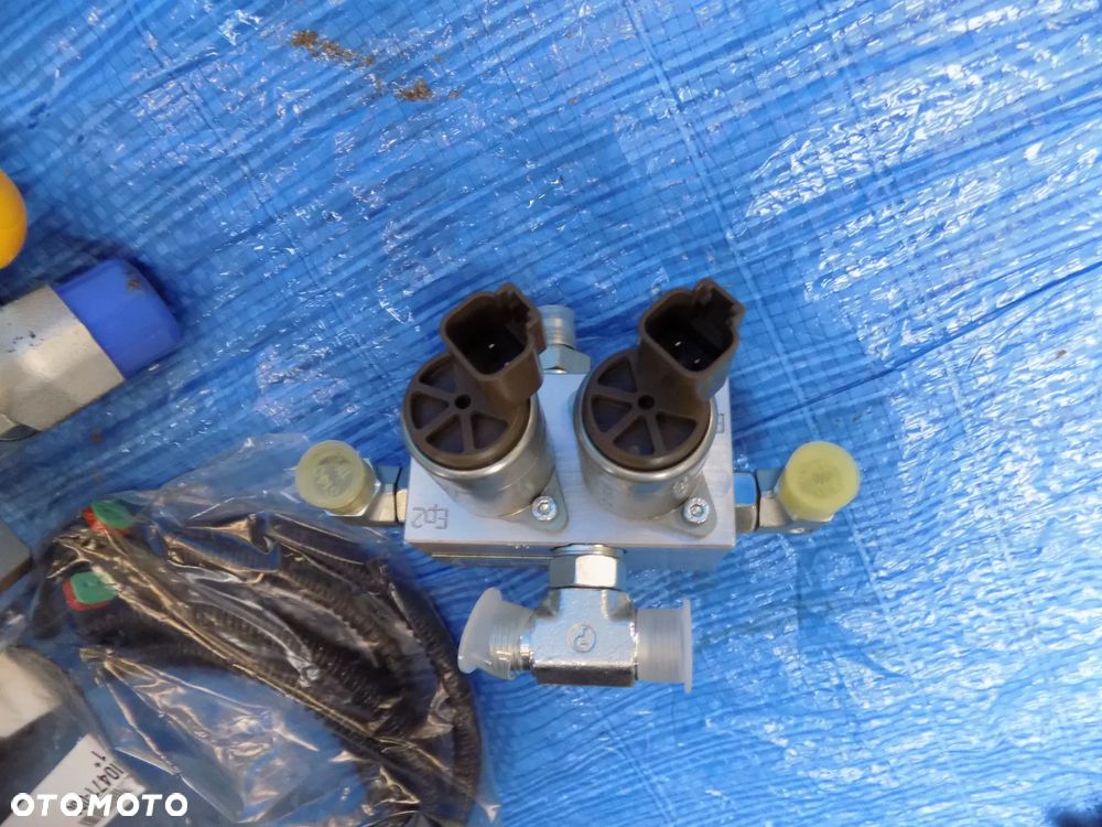 zestaw serwisowy zawory zawór 90433349 new holland 9070 9080 - 10