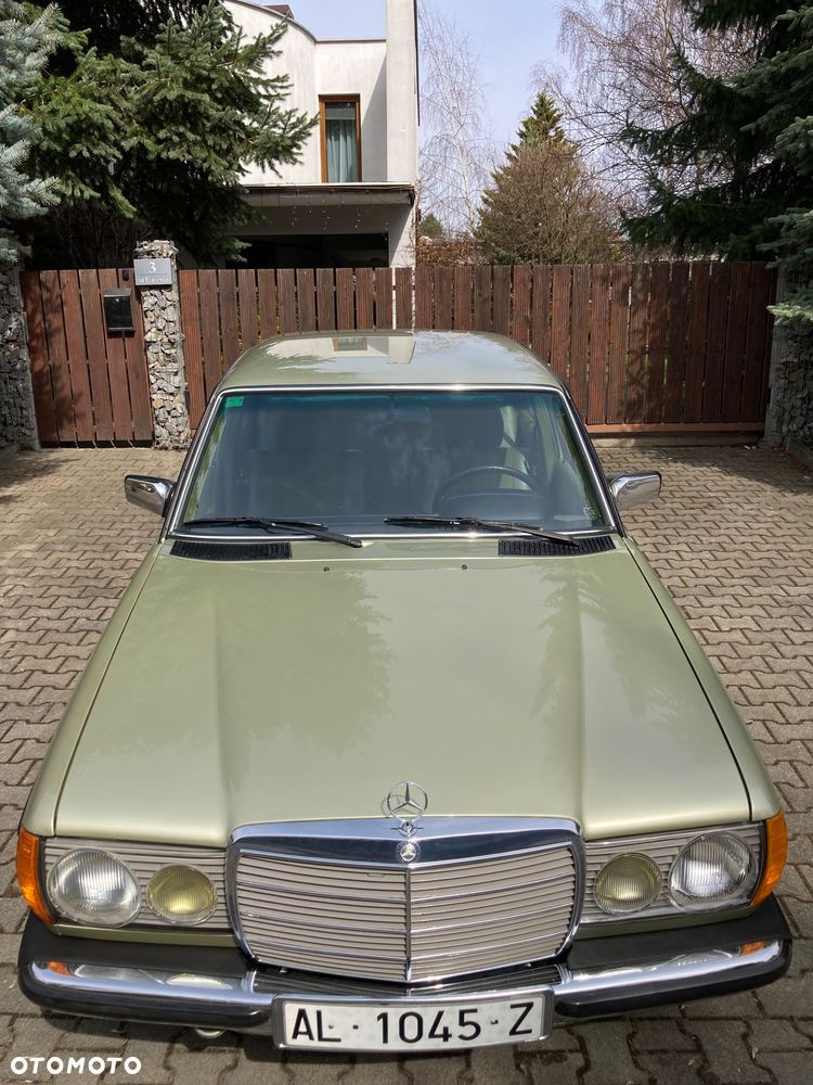 Mercedes-Benz W123 - 2