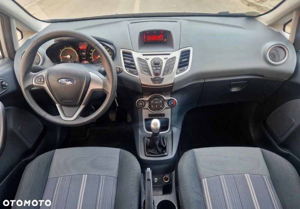 Ford Fiesta - 24