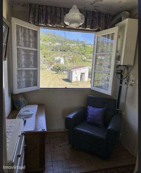 Casa com Amplo Quintal e Potencial de Construcão - Grande imagem: 4/12