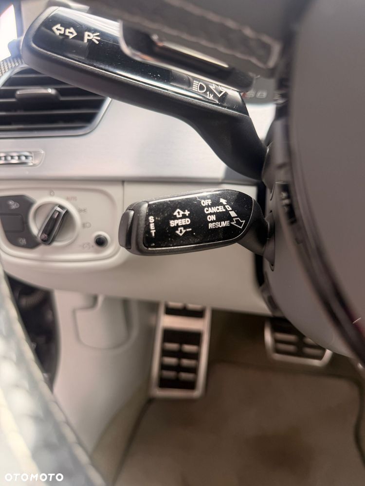 Audi S8 - 35