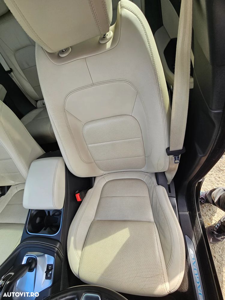 Jaguar E-Pace P250 AWD R-Dynamic Black - 24