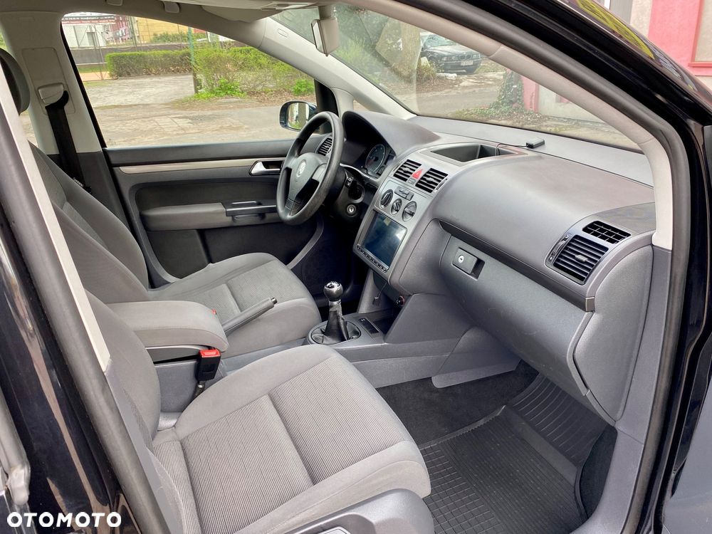 Volkswagen Touran - 19