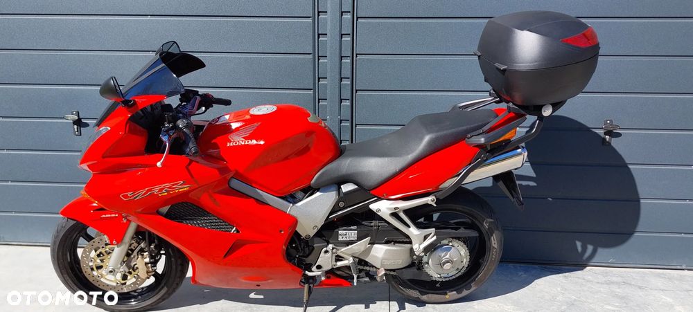 Honda VFR - 3