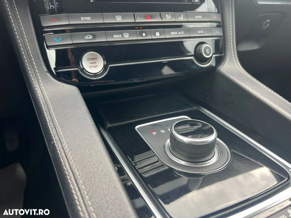 Jaguar F-Pace 20d AWD Aut. R-Sport - 14