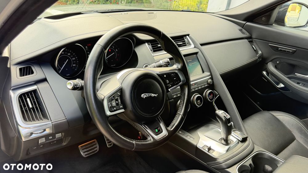Jaguar E-Pace P250 AWD R-Dynamic - 23