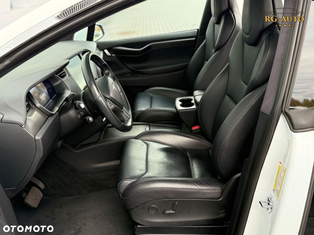 Tesla Model X - 39