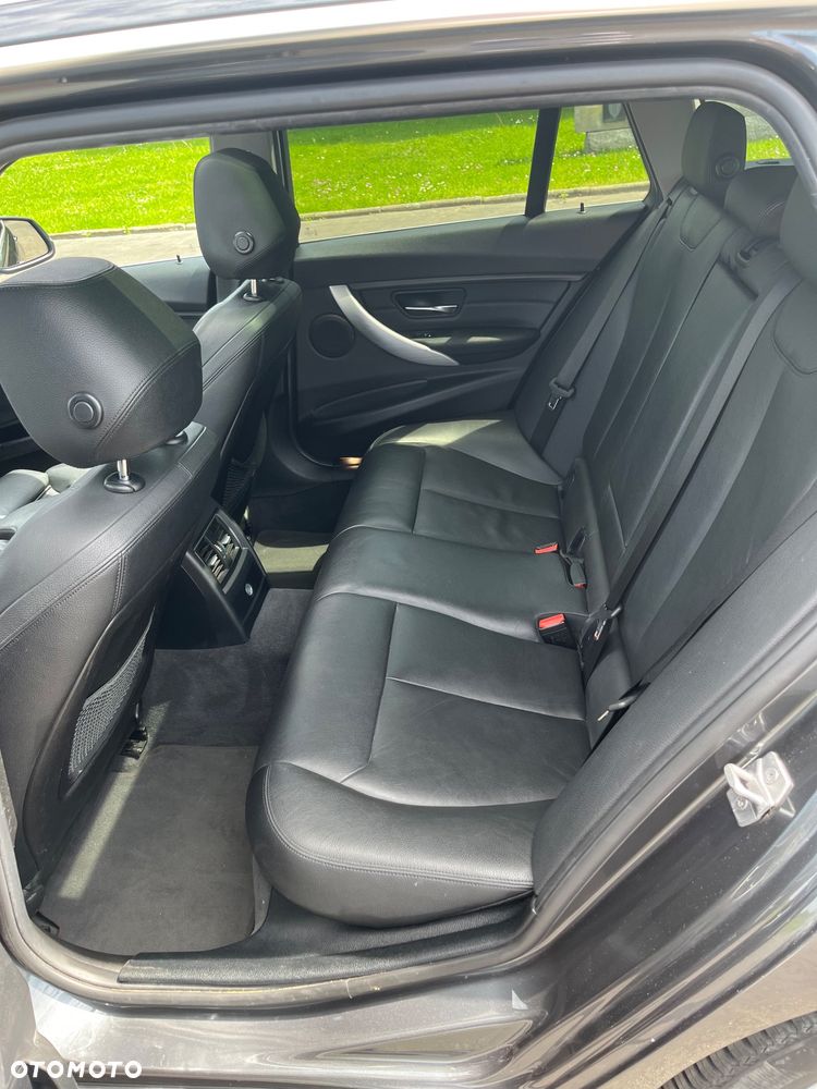 BMW Seria 3 320d xDrive - 13