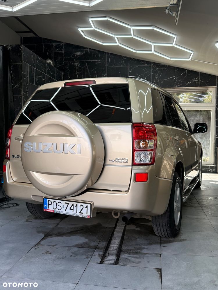 Suzuki Grand Vitara 2.0 Comfort + - 2