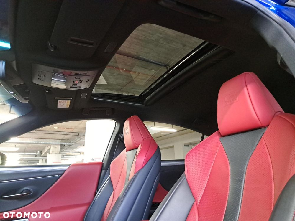 Lexus ES 300h F Sport Edition - 11