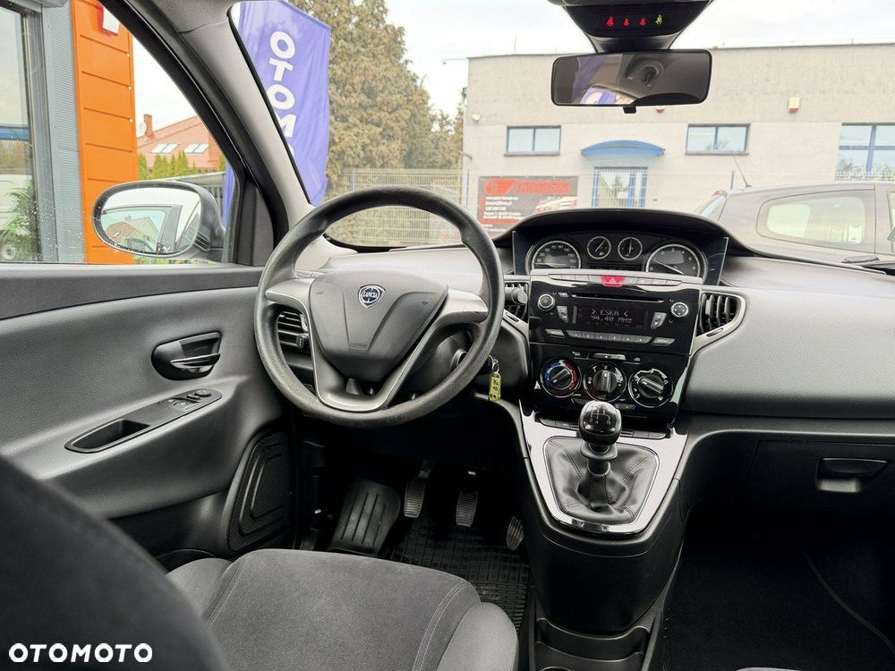 Lancia Ypsilon 0.9 Black&Red S&S - 27