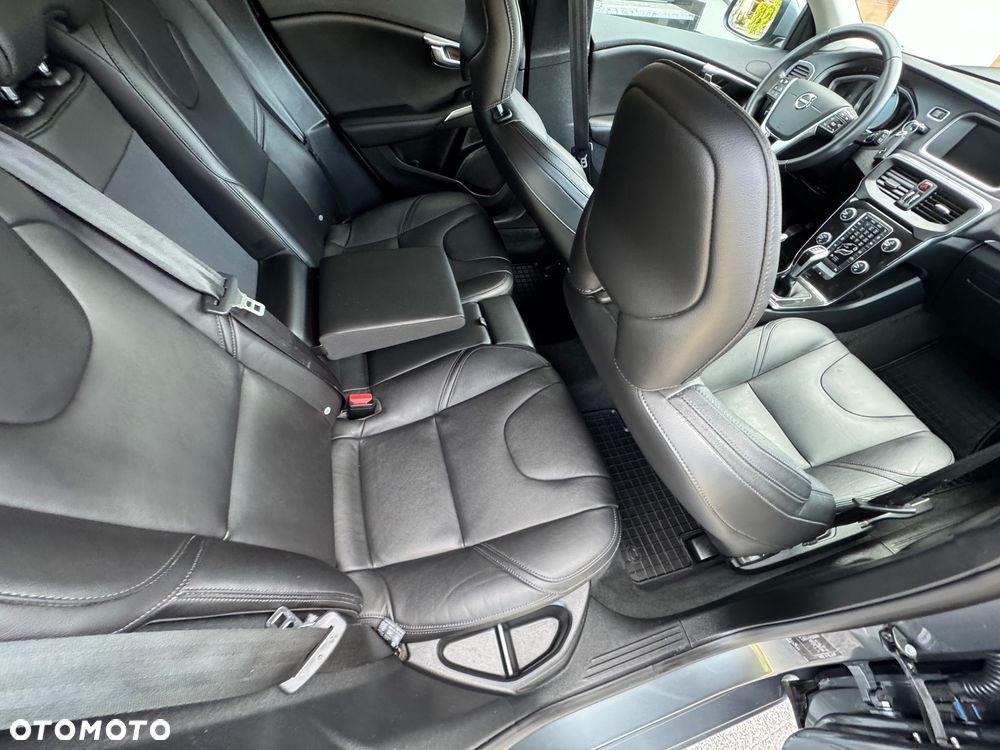 Volvo V40 D2 Summum - 19