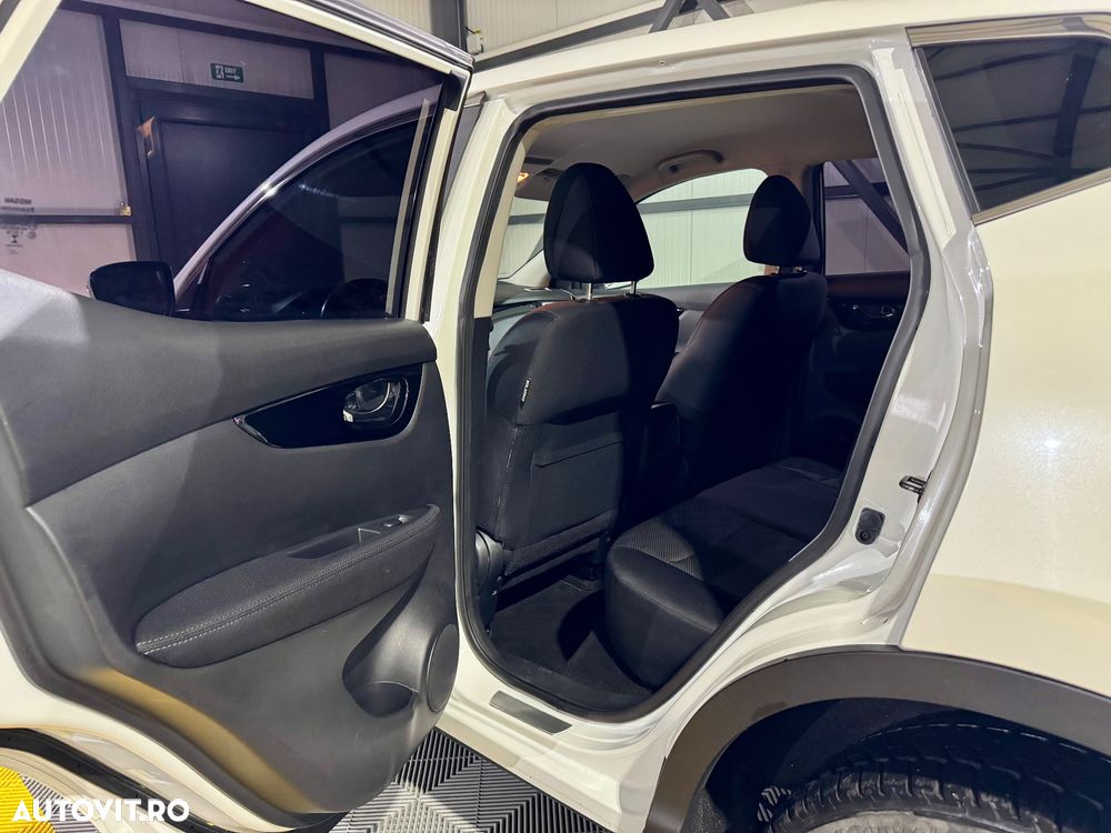 Nissan Qashqai 1.6 DCI Start/Stop N-Connecta - 24