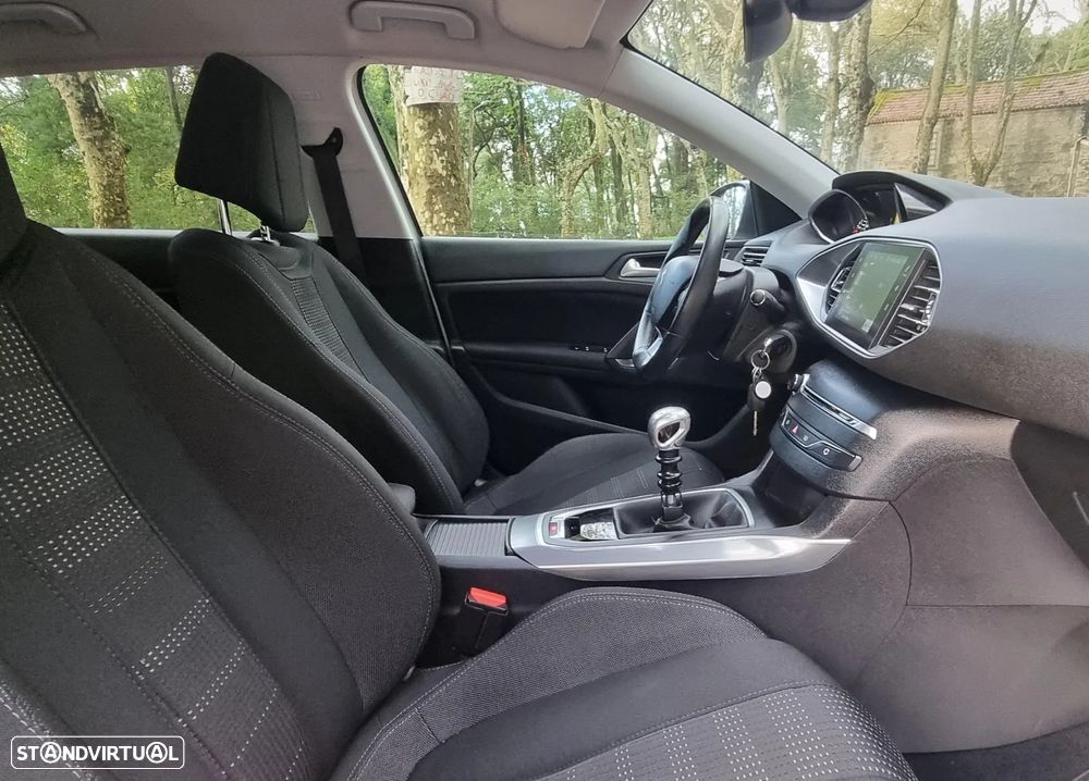 Peugeot 308 1.2 PureTech Allure Full LED - 15