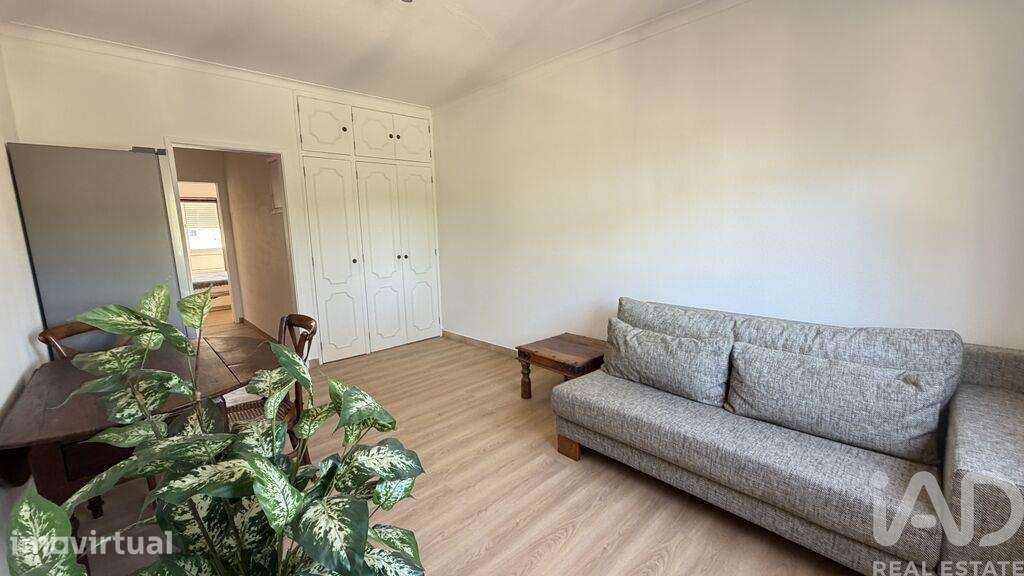 Apartamento T1 em Carcavelos e Parede de 39,00 m2