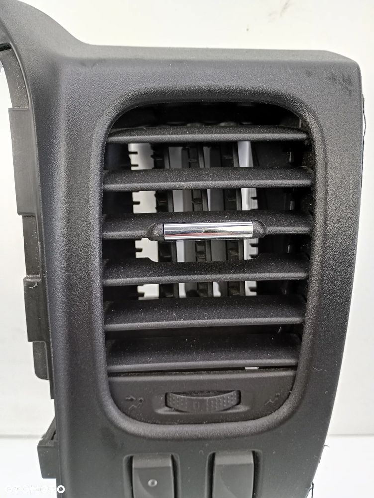 osłona ramka środkowa konsoli radia kratka nawiewu przełącznik opel vivaro b trafic III talento 682607479R - 5