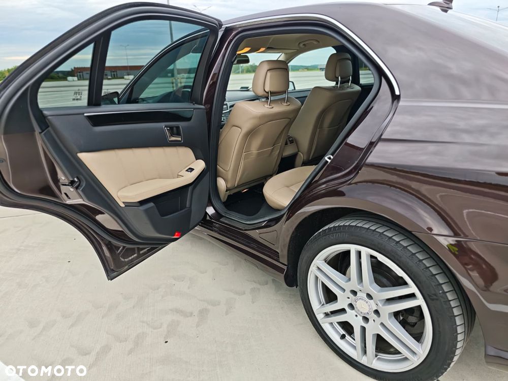 Mercedes-Benz Klasa E 250 CGI BlueEff Avantgarde - 13