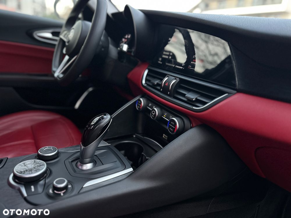 Alfa Romeo Giulia 2.0 Turbo 16V AT8 Veloce - 17