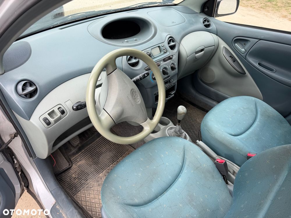 Toyota Yaris 1.0 Base - 8