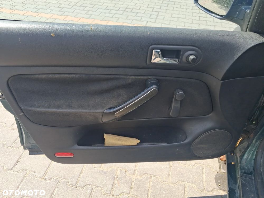 Volkswagen Bora Golf IV 4silnik 1.4 16v 55 Kw 75 KM skrzynia biegów DUU DLP DUW DUS drzwi maska zderzak klapa LC6M lampa grill atrapa lusterko panel sterownik moduł przewód wąż wiązka lewarek maglownica cewka kolektor tłumik wydech alternator rozrusznik fotel kierownica sterownik stacyjka belka sanki mcperson zwrotnica zacisk hamulcowy serwo pompa abs paliwa schowek szyba zamek czujnik sonda sprężarka klimatyzacji zbiorniczek podszybie wahacz zwrotnica NA CZĘŚCI - 14