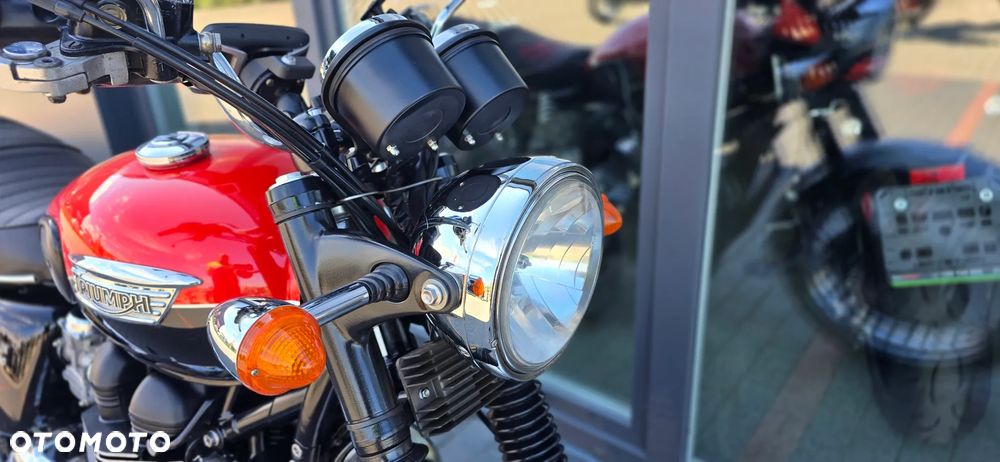 Triumph Bonneville - 8