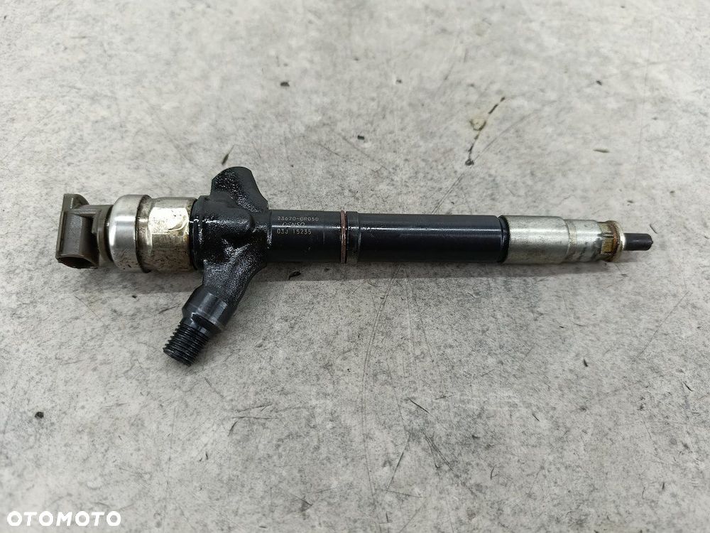 WTRYSKIWACZ TOYOTA AVENSIS II T25 23670-0R050 DENSO 2.0 D-4D - 1