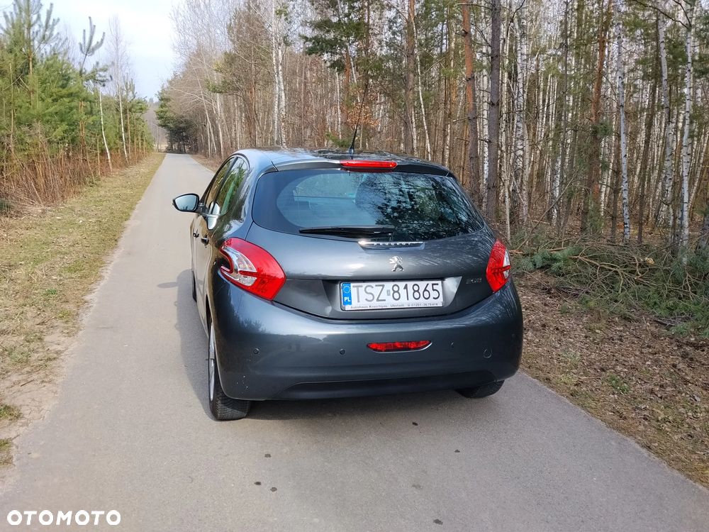 Peugeot 208 - 5