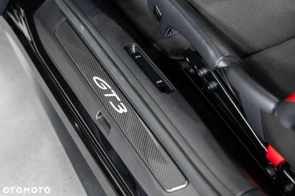 Porsche 911 GT3 Touring PDK - 31