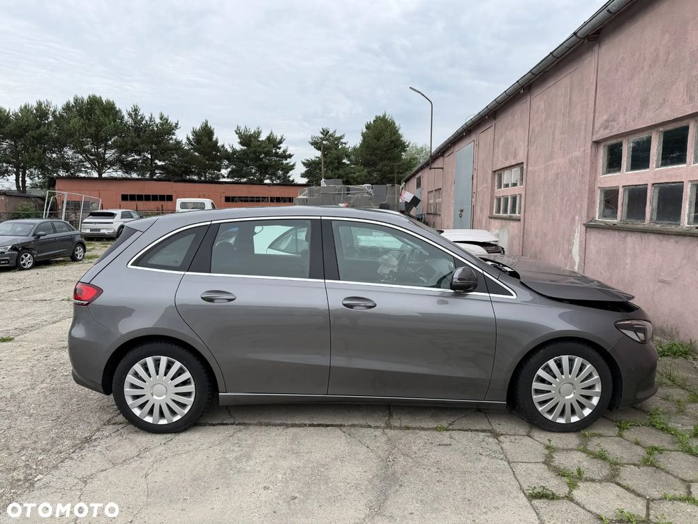 Mercedes-Benz Klasa B 220 4Matic 7G-DCT AMG Line - 2