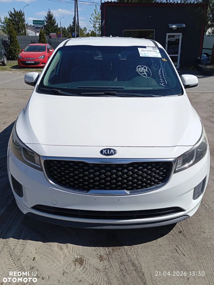 Kia Sedona - 1