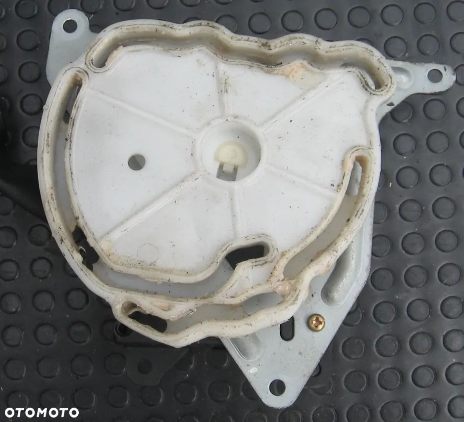 silniczek klapy nawiewu AE063700-8610 AVENSIS T25 COROLLA E12 - 2
